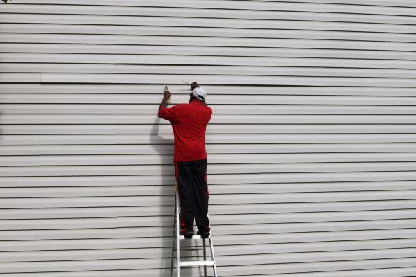 Loose Siding Repair in El Cajon